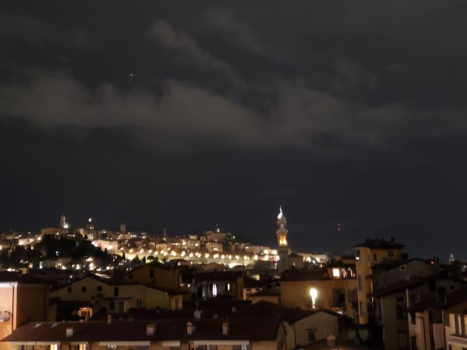 "La Me Ca" Intero Appartamento In Centro Con Vista Sui Colli Bergamo Luaran gambar